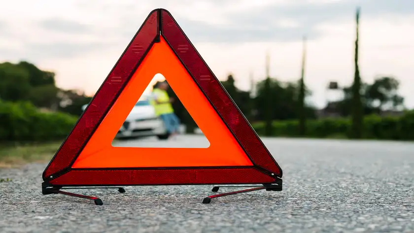 Προειδοποιητικό τρίγωνο αυτοκινήτου: Πότε τοποθετείται;