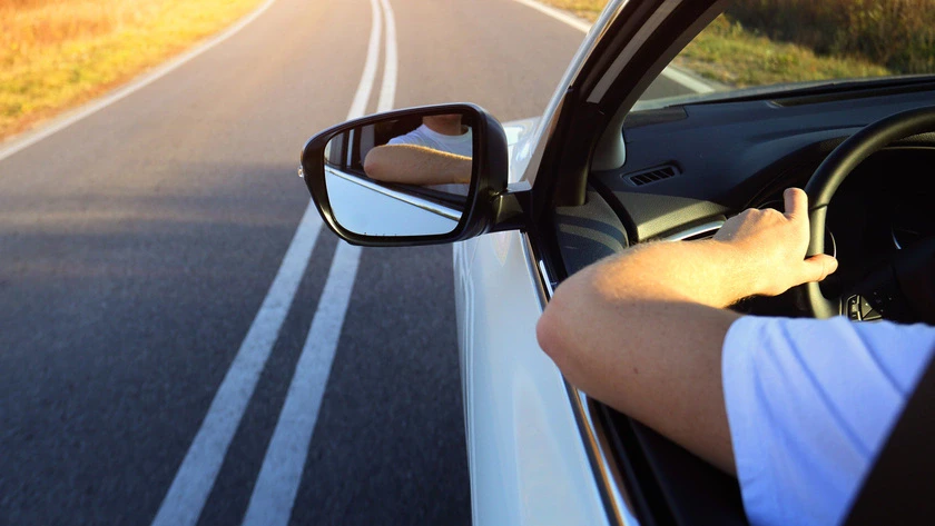 Οδήγηση με παντόφλες ή σαγιονάρες: Τι πρέπει να ξέρω;