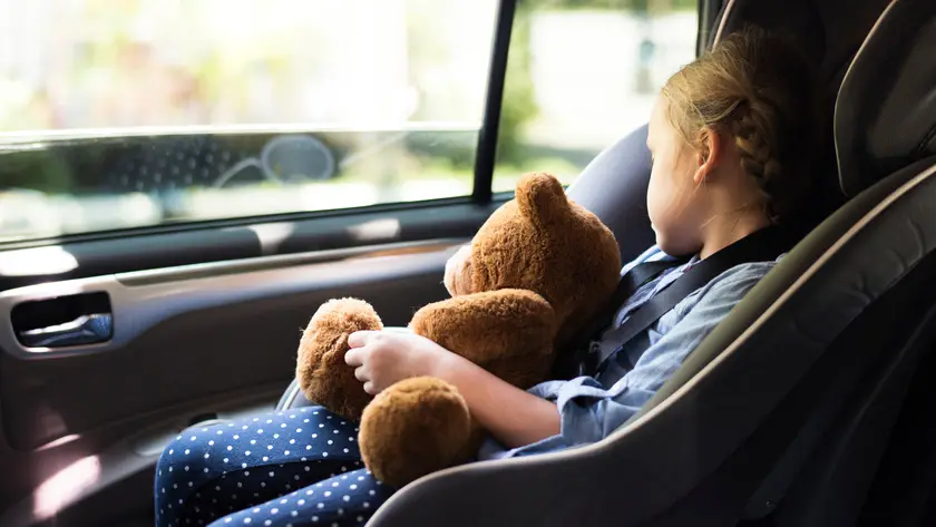 Παιδί στο αυτοκίνητο: Όλοι οι κανόνες οδικής ασφάλειας παιδιού