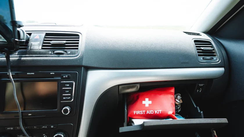 Φαρμακείο αυτοκινήτου: Τι περιέχει & τι ορίζει ο νόμος;